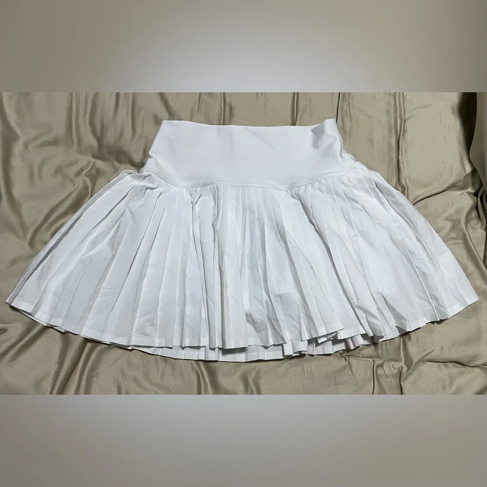 ALO Yoga Grand Slam Tennis Skirt in White